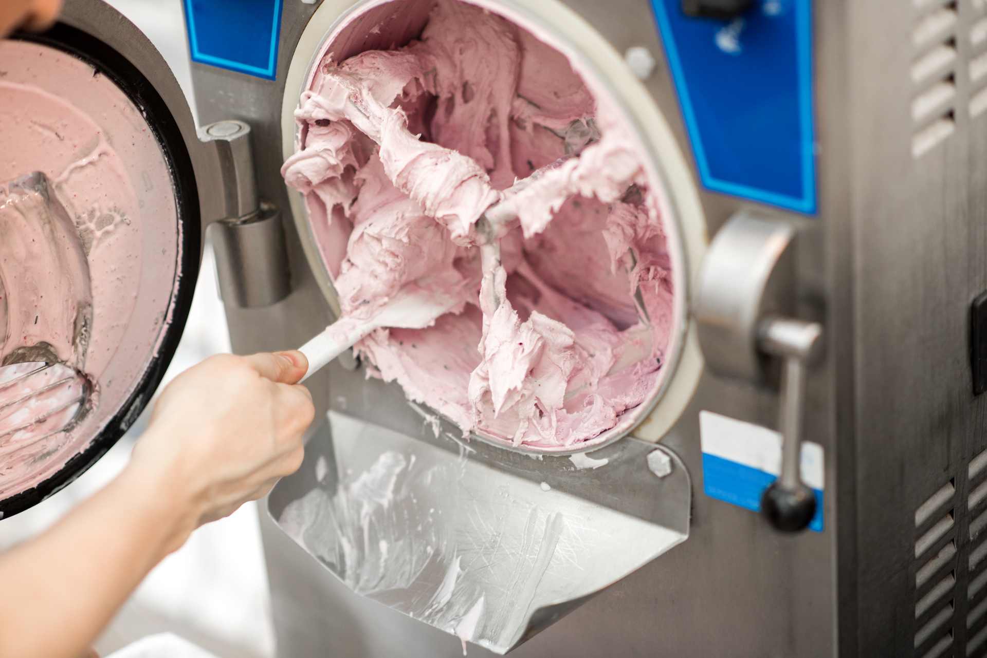 cleaning-ice-cream-maker-machine