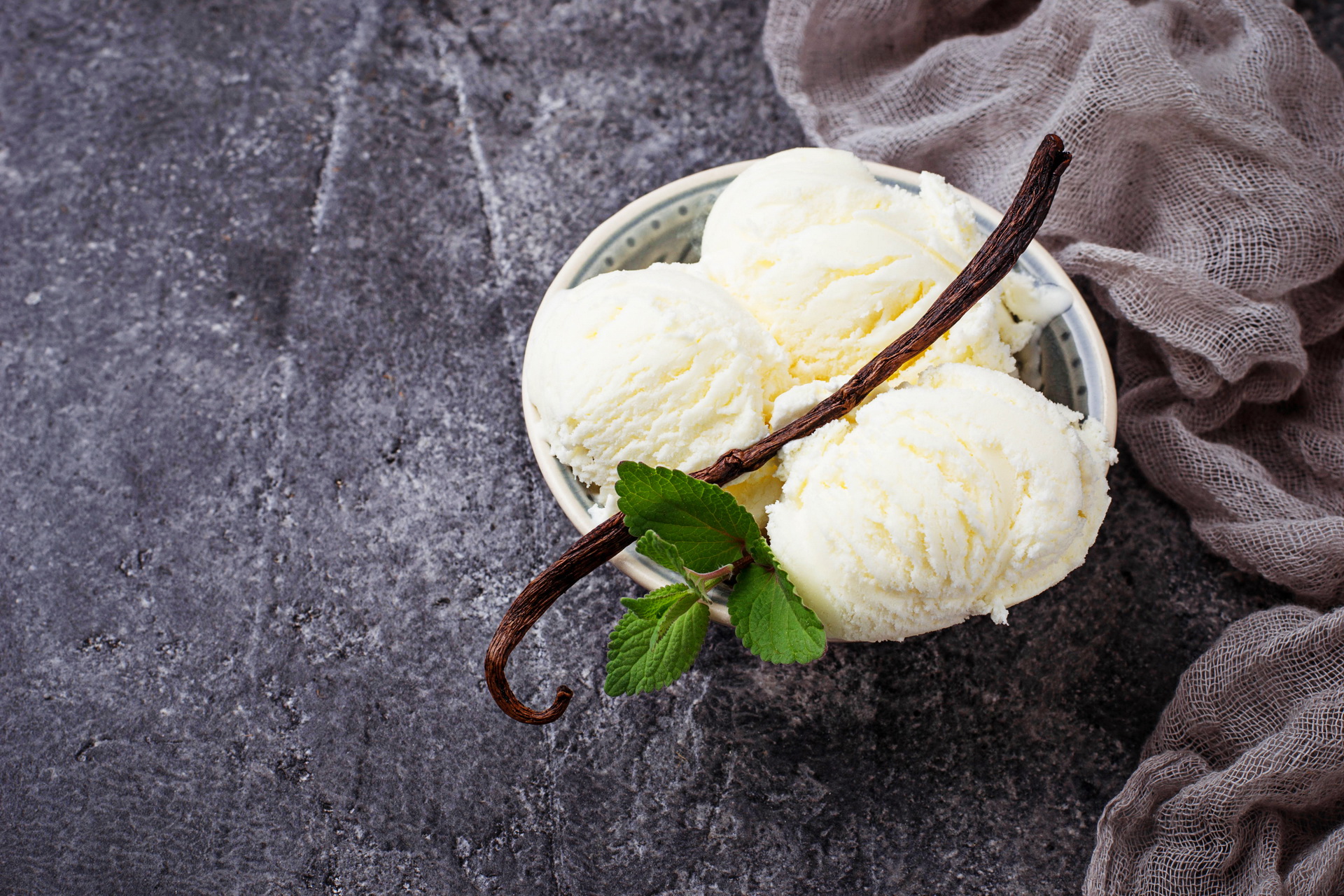 vanilla-ice-cream-with